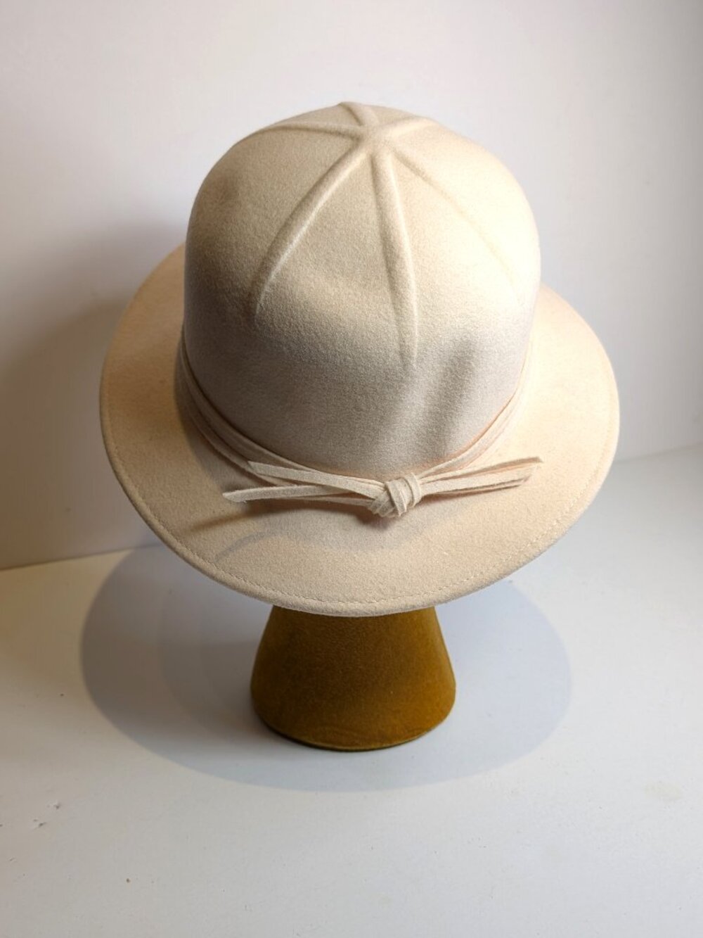 100% wool hat with 3 felt bands and ribs.